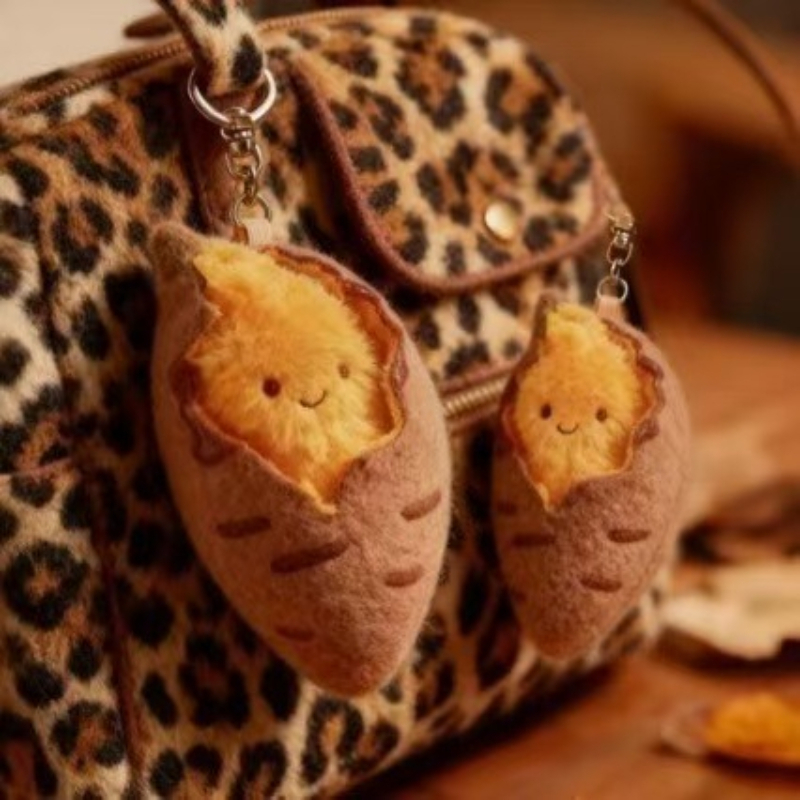 Winter Hot Style Cute Roasted  - مراجعة Gaming Console Keychain وسعره